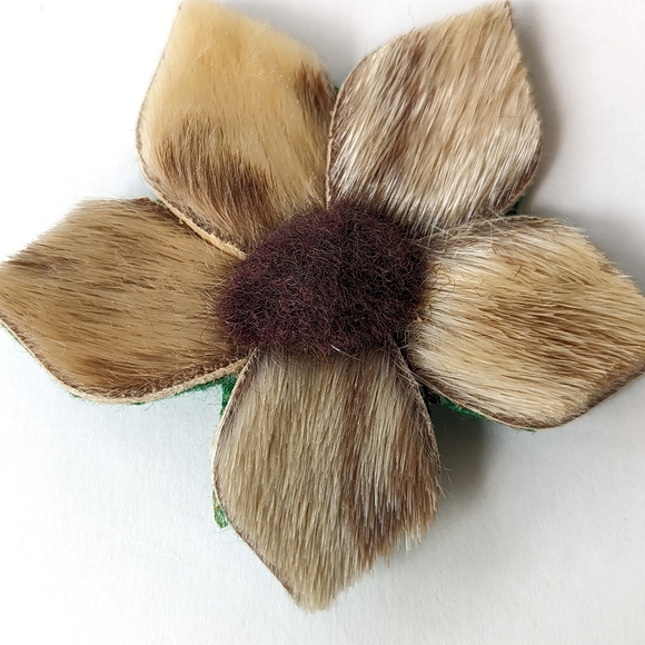Vintage Handmade Inuit Real Fur Flower Brooch- Made in Canada Indigenous Art - Picture 5 of 13